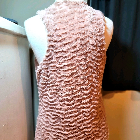 EUC| FAUX FUR VEST BY FINAL TOUCH SZ S - Picture 4 of 7
